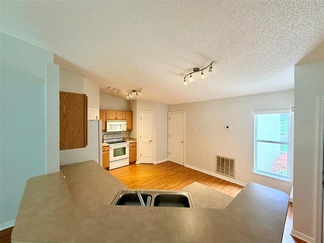 Building Photo - 602 Sun Bluff Ln