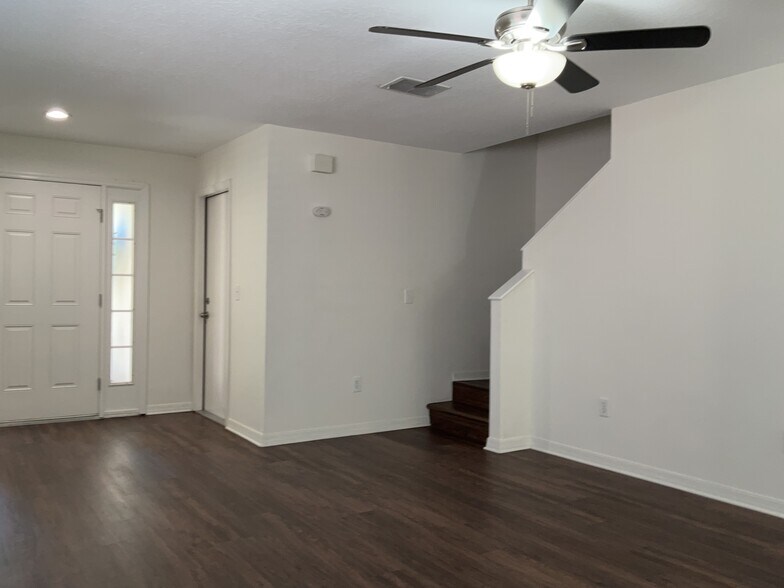 Building Photo - 5607 Tanagerlake Rd