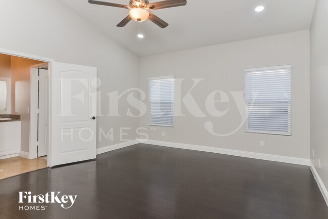 Building Photo - 5845 Clydene Dr