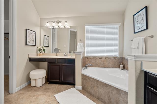 Building Photo - 501 Oak Point Dr