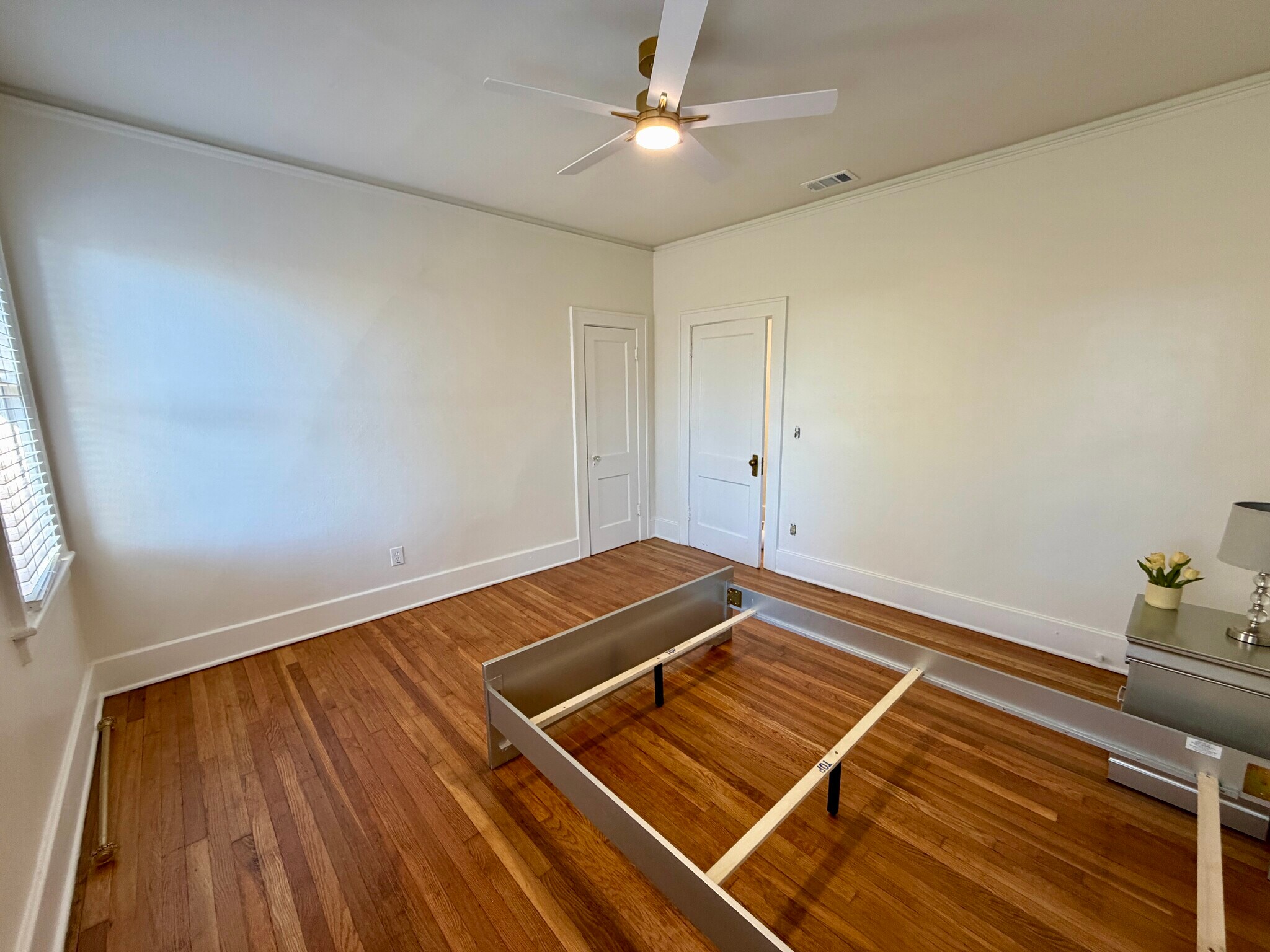 Building Photo - 726 E 40th St