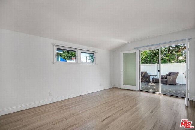 Building Photo - 11118 Franklin Ave