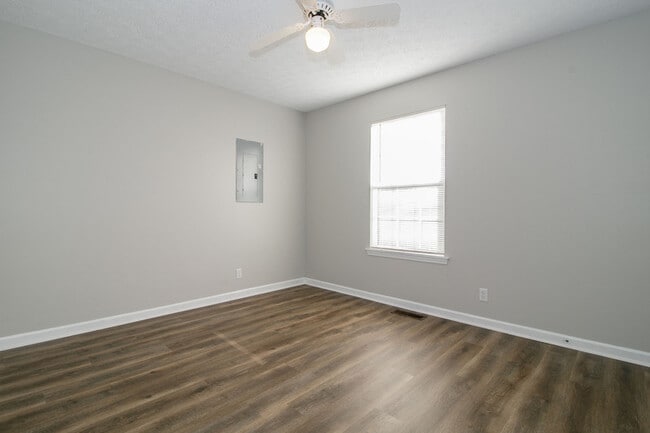 Building Photo - 631 Artic Ave