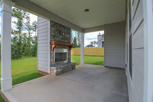 Building Photo - 2036 Warbler Dr