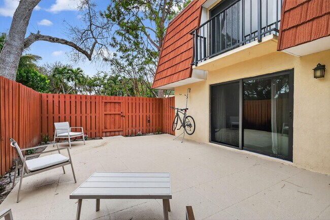 Building Photo - 1520 Masters Cir