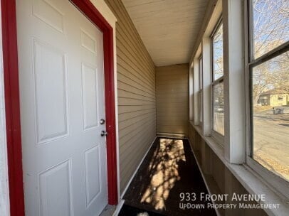 Building Photo - 933 Front Ave