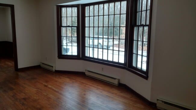 Building Photo - 631 Litchfield Tpke