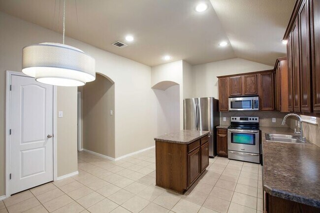 Building Photo - 709 Alder Dr