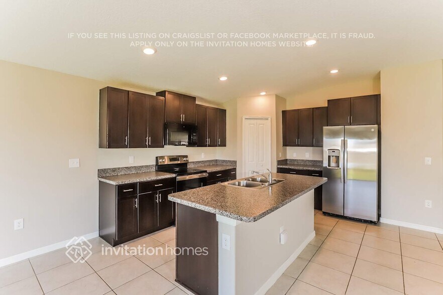Building Photo - 1585 Blue Rose Dr