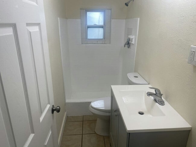 Building Photo - 4 E Main St