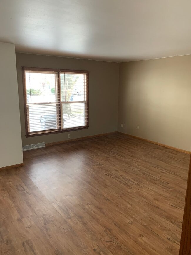 Building Photo - 1001-1007 Brookwood