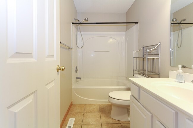 Building Photo - 8033 Stratford Cir S