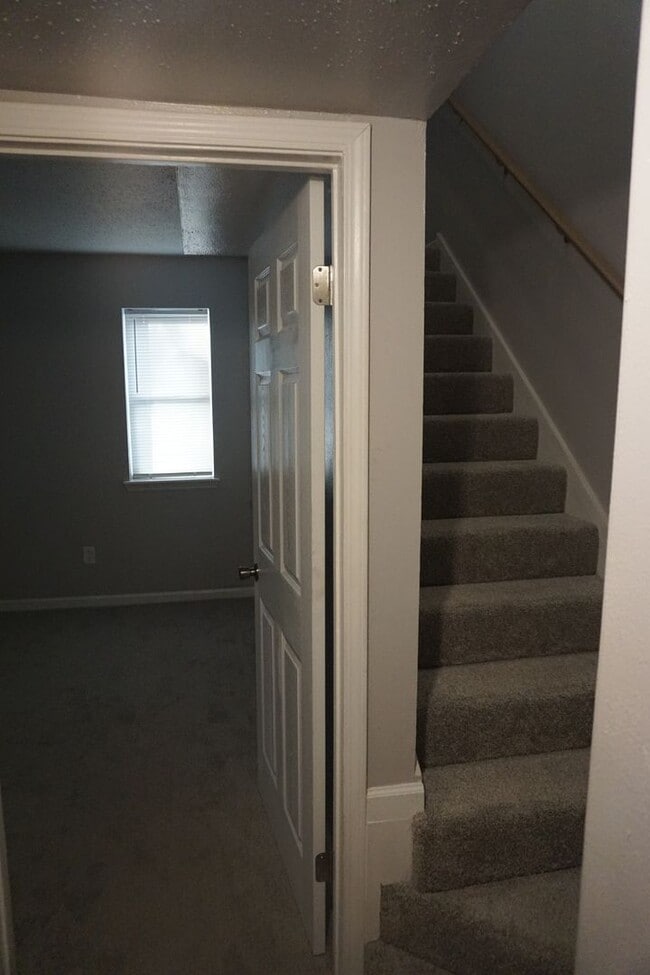 Building Photo - 65 Sycamore Cir