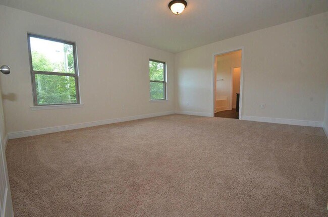 Building Photo - 125 Lillian Wy