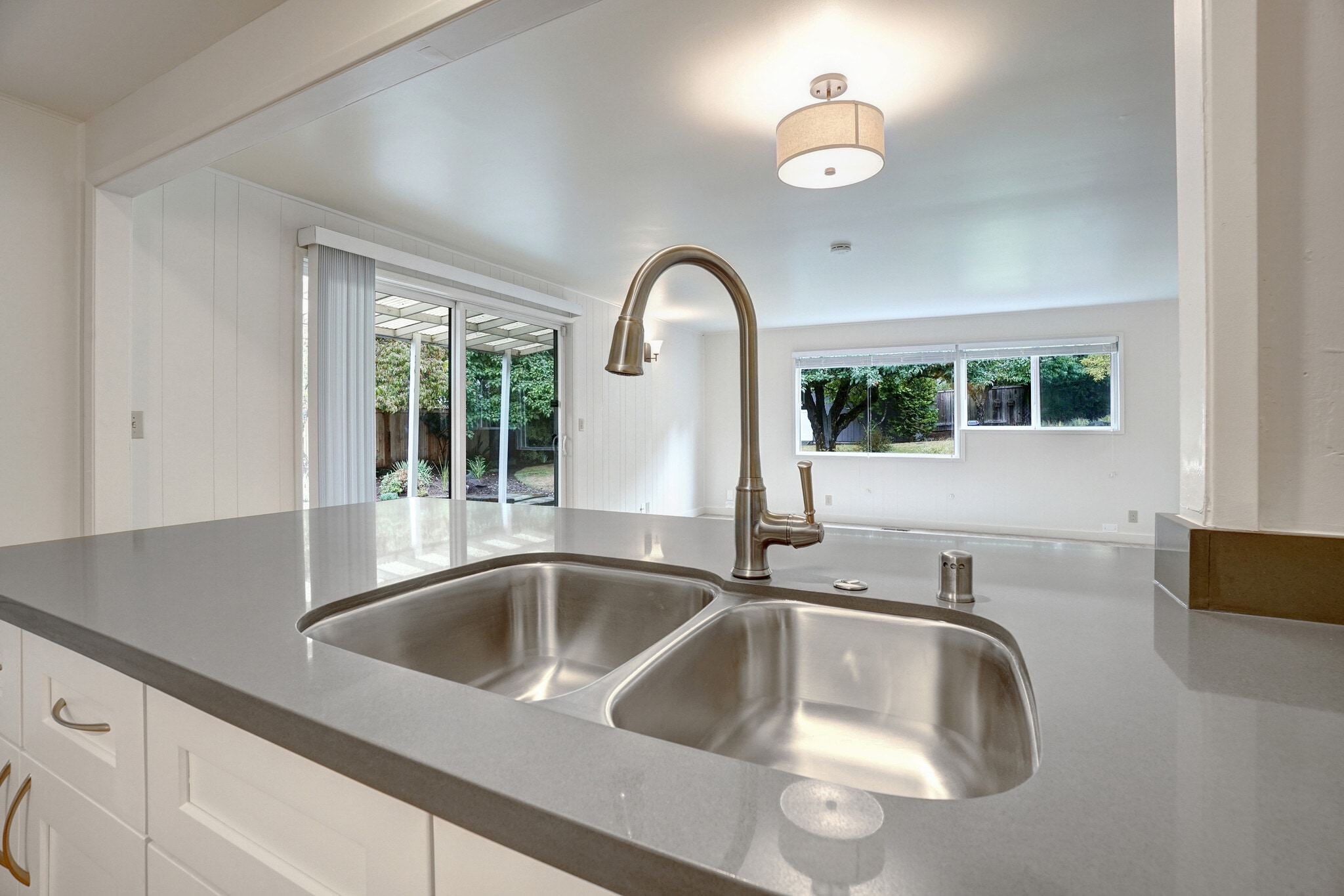 Building Photo - 26 6th St S