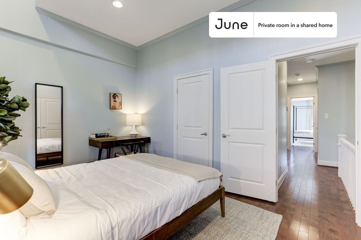 Building Photo - Room in Shared 5 bed/3.5 bath home in Capitol Hill