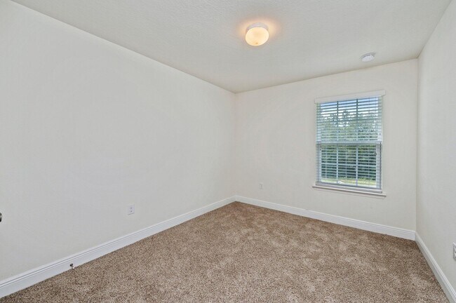 Building Photo - 175 Iron Horse Dr E