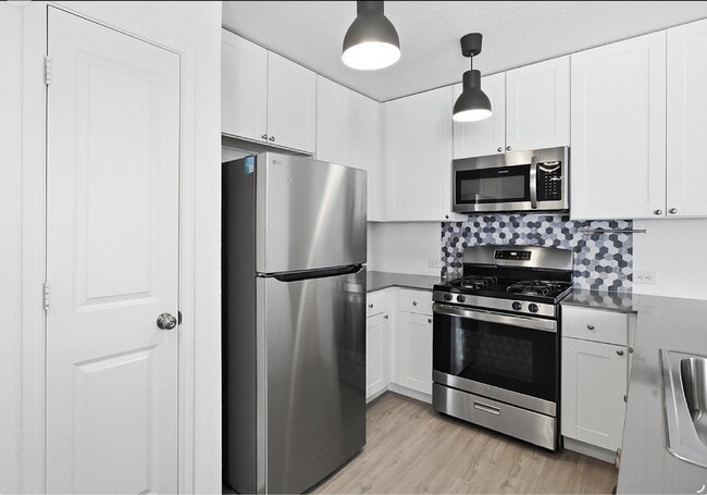 Building Photo - "Charming 4-Bedroom Haven in Saint Hedwig with 2 Full Baths and 1668 Sq Ft of Comfort!"