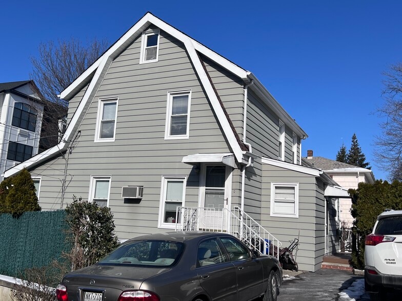 Building Photo - 2018 Jones Rd