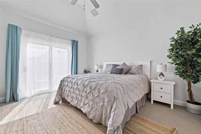 Building Photo - 134 Longmire Cv
