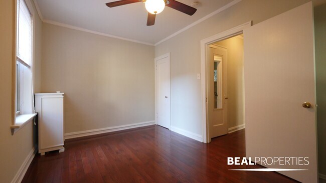 Building Photo - 544 W Surf St
