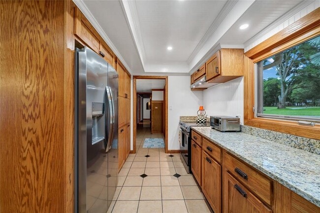Building Photo - 6659 Lake Cane Dr
