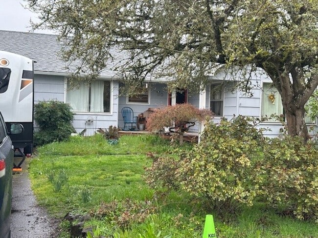 Building Photo - Charming 3 Bedroom in River Road Area!