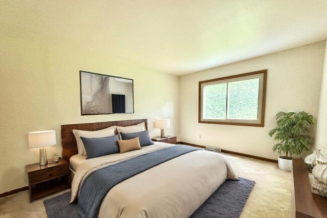 Building Photo - Spacious Pewaukee Townhome
