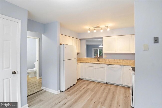 Building Photo - 6105 Castletown Way