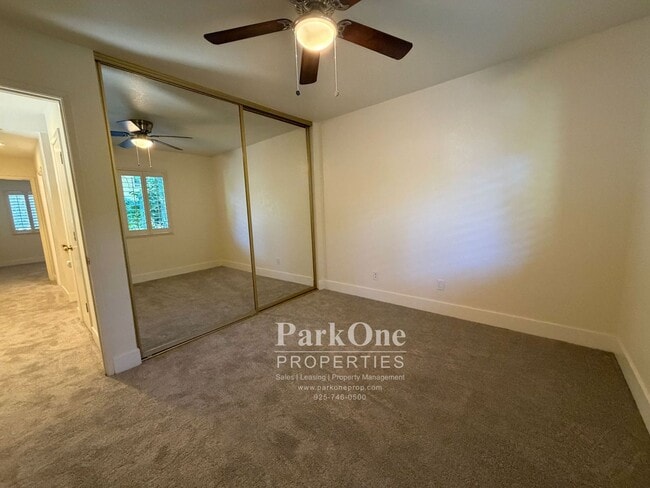 Building Photo - Two Bedroom Town House Walking Distance to Downtown Lafayette