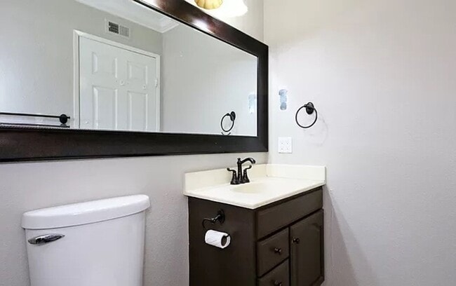 Building Photo - Cute 4 Bedroom House Located in the Heart of Rancho Bernardo!