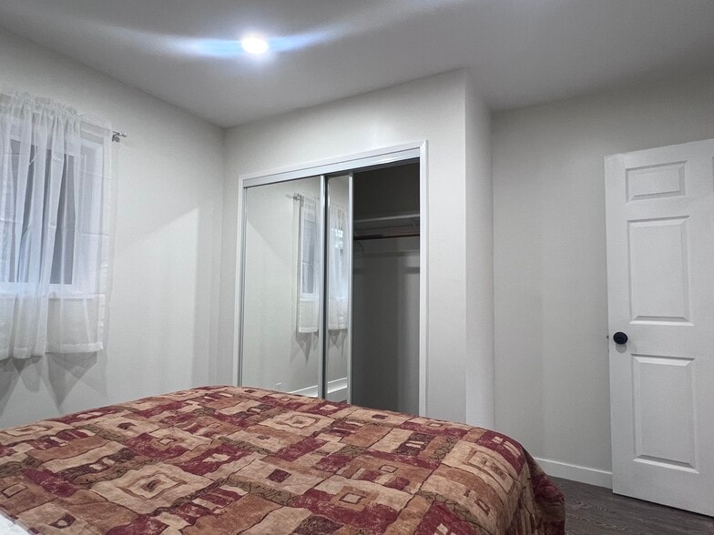 Building Photo - 1367 W 12th St