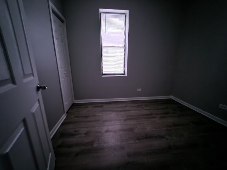 Building Photo - 7314 S Kenwood Ave