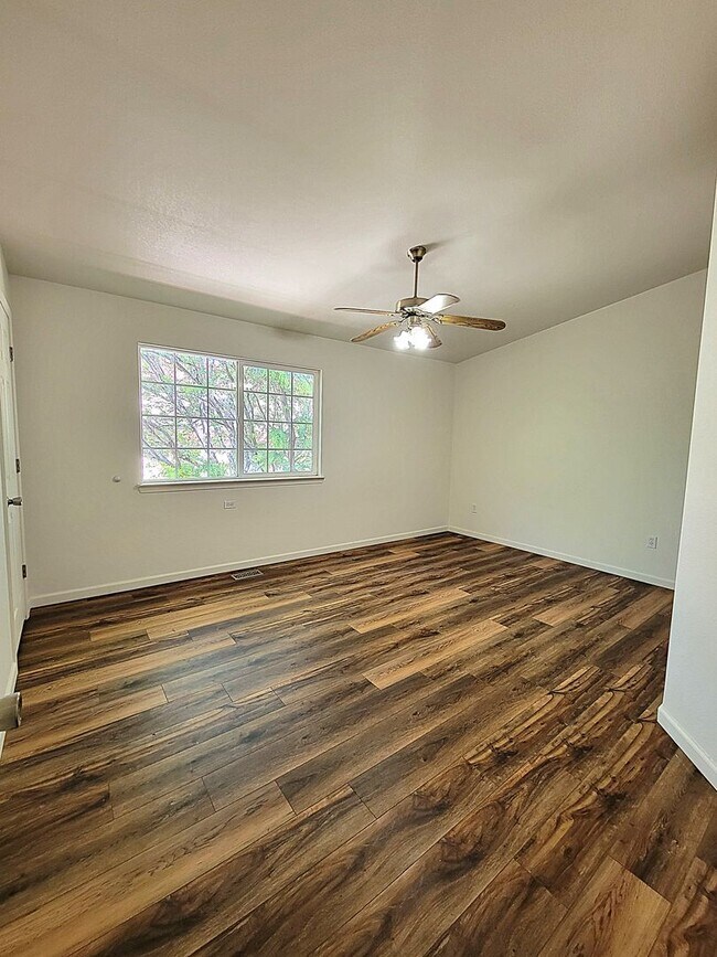 Building Photo - ALL PROSPECTIVE TENANTS MUST SUBMIT A $58 ...