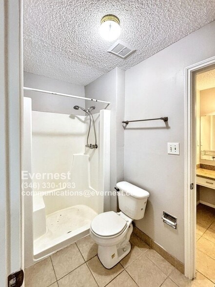 Building Photo - 2206 Shadowdale Dr