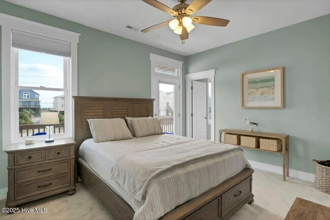 Building Photo - 3547 Island Dr