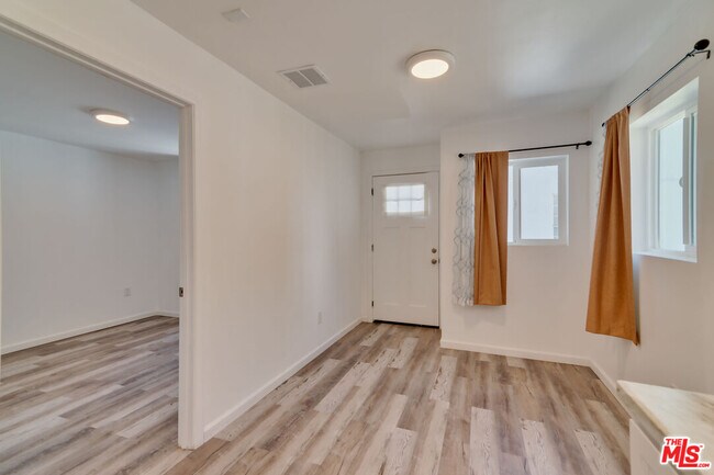 Building Photo - 15011 Hartsook St