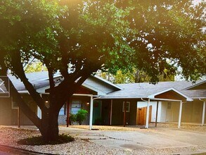 Building Photo - LIVINGSTON2701-03