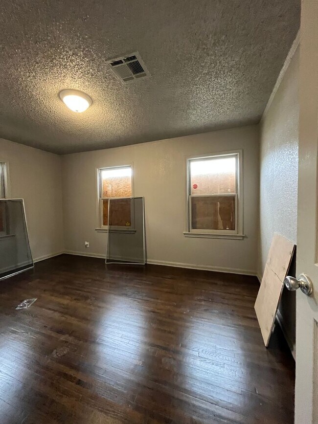 Building Photo - Charming 3 Bed, 1 Bath Home in Tulsa, OK S...