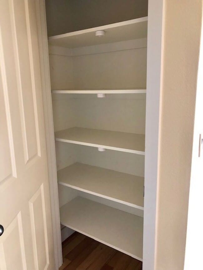 Building Photo - Riverfront Sandpiper Village Condo 2 Bedroom, 2 Baths!!