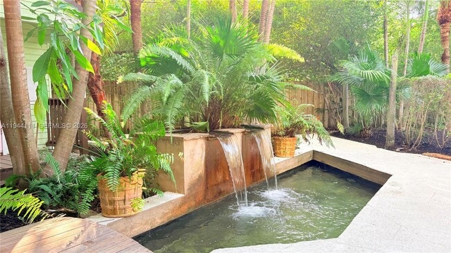 Building Photo - 2301 S Miami Ave