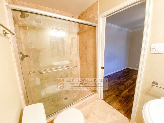 Building Photo - Super Charming 2 Bedroom 2 Bathroom Townhouse