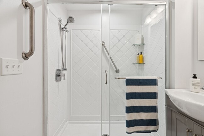 Building Photo - 111 Cottage Rd