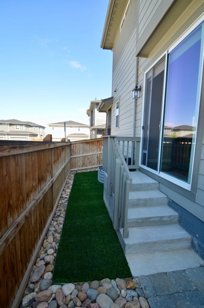 Building Photo - 3 bd/2.5 ba Townhome!