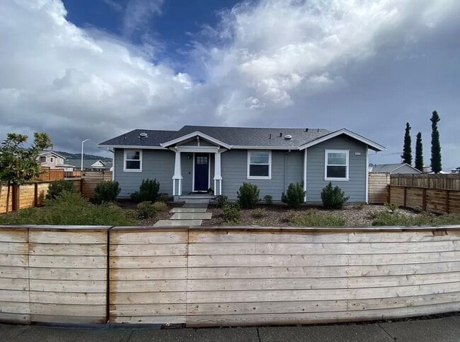 Building Photo - 3 bedroom 2 bath New Construction Coffey Park!!