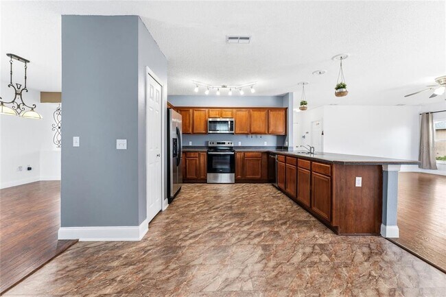 Building Photo - 637 Bittern Ct