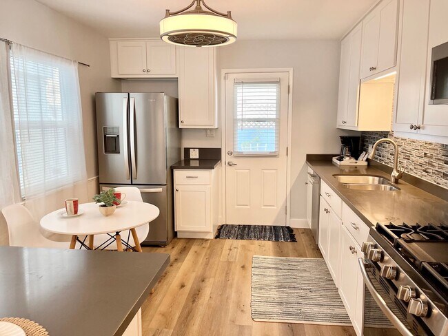 Building Photo - 3945S- The Sunset Lane Cottage | FURNISHED