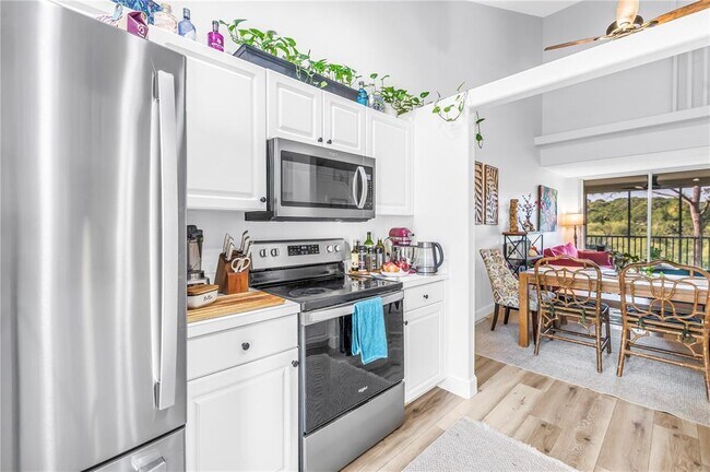 Building Photo - 8350 Wingate Dr