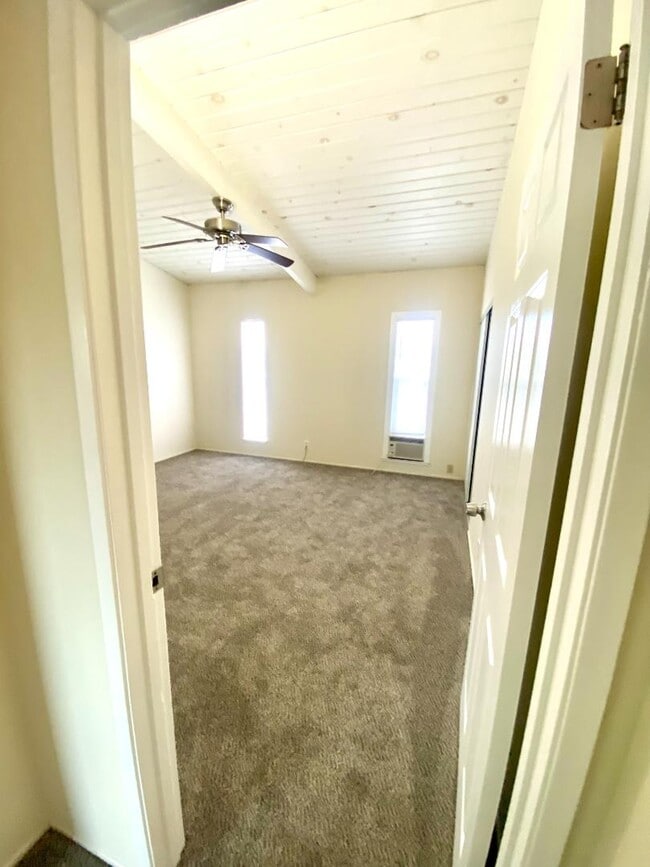 Building Photo - 692 Cabot Way