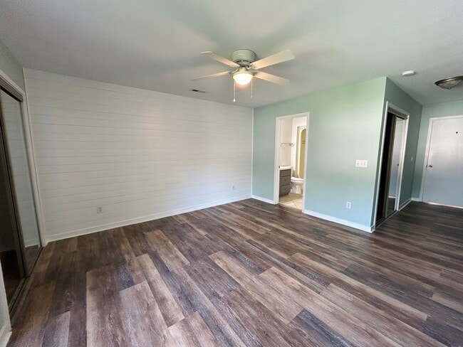 Building Photo - 2BR/2BA Condo close to Wrightsville Beach ...